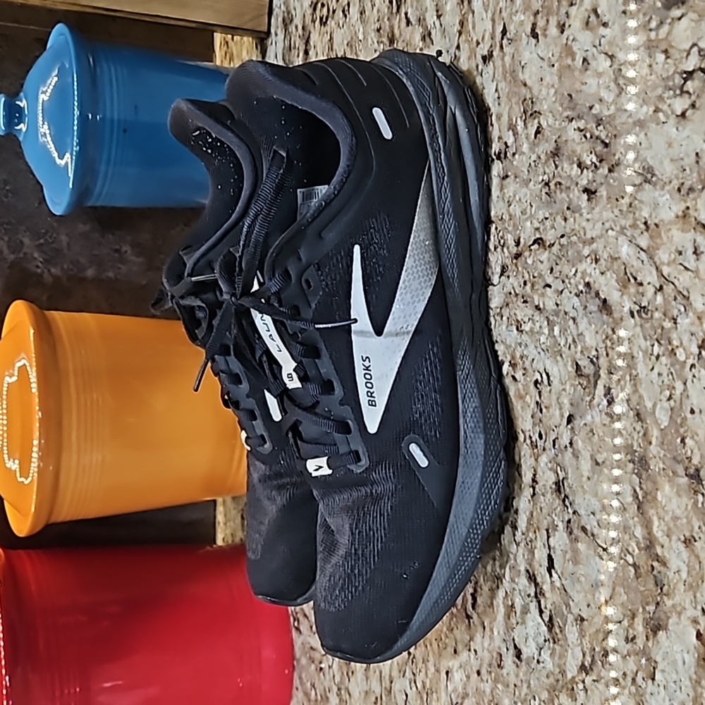 Brooks Launch 9 running shoes
